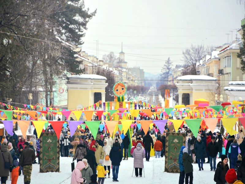 Люди собрались на гуляния &amp;quot;Масленица&amp;quot; в Парке.